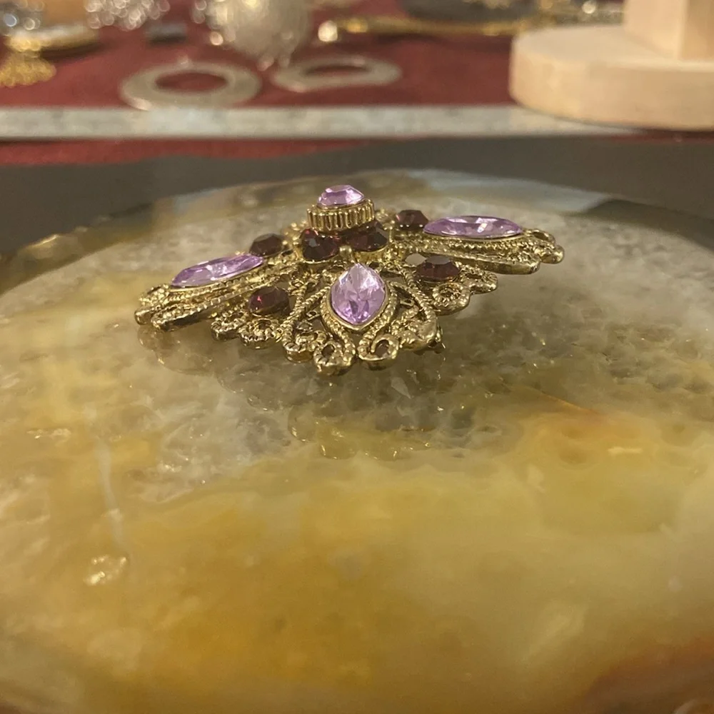 Xxsoldxx Silver tone Filigree brooch with faux purple & burgundy rhinestone - Picture 7 of 9